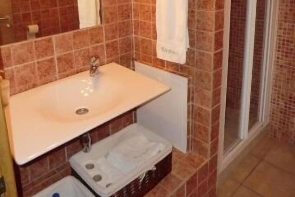 Photo of Bathroom in Montfalco Murallat