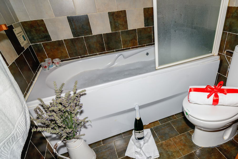 Photo of Bathroom in Benllera
