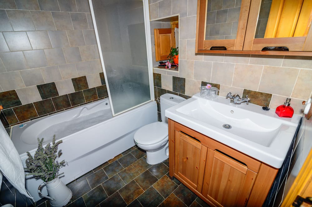 Photo of Bathroom in Benllera