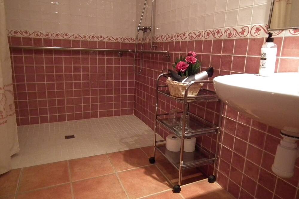 Photo of Bathroom in Corts