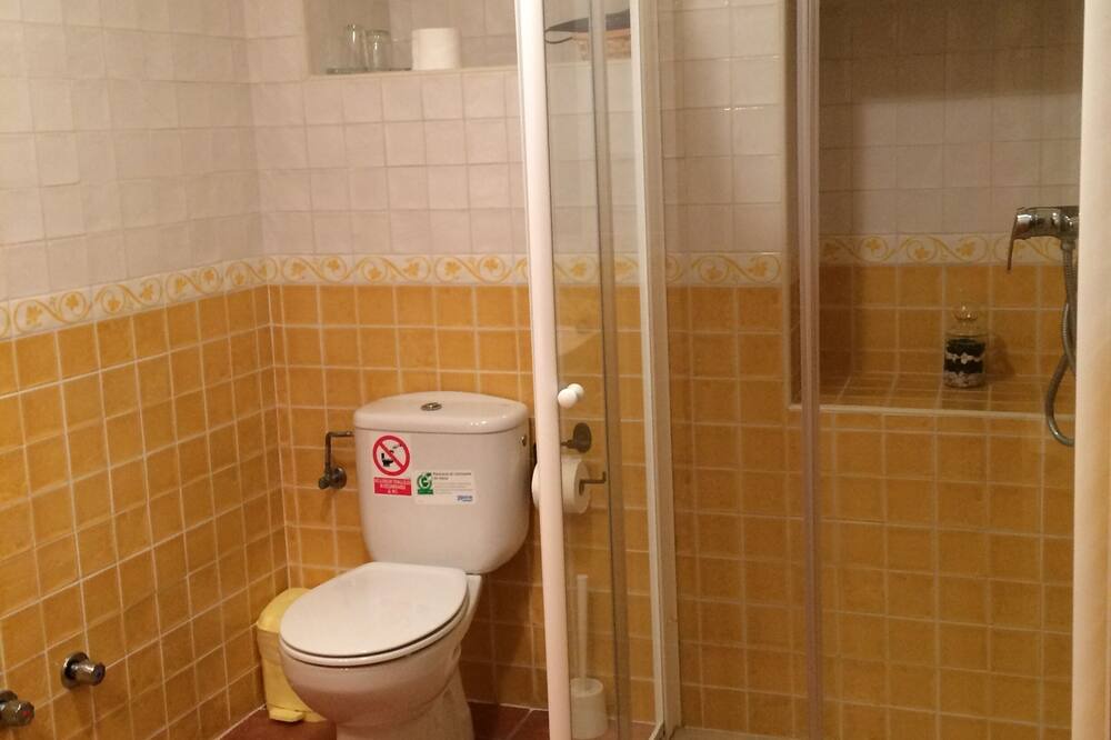 Photo of Bathroom in Corts