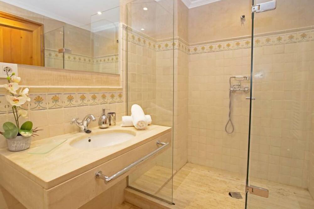 Photo of Bathroom in Fornalutx