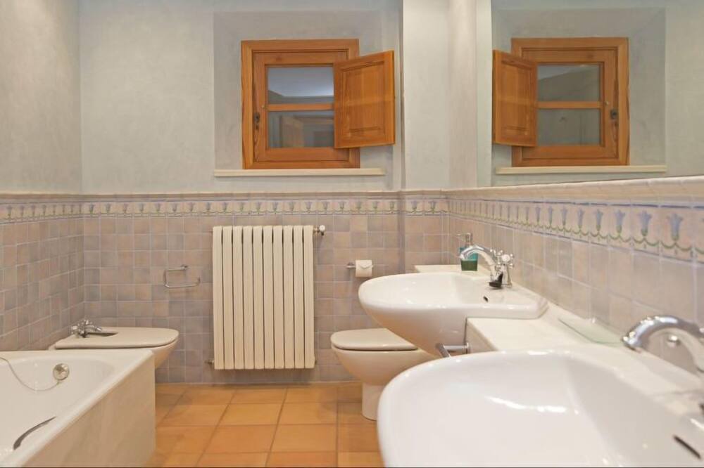 Photo of Bathroom in Fornalutx