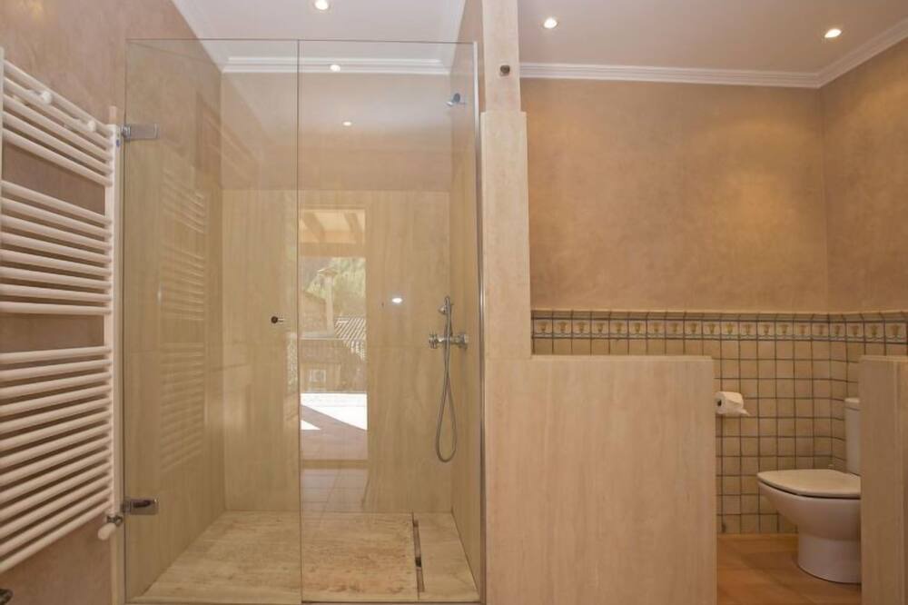 Photo of Bathroom in Fornalutx