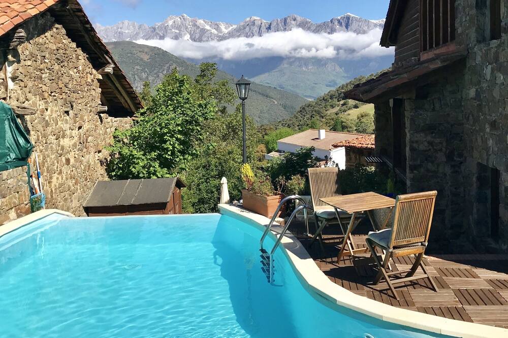 Photo of Outdoor in Tudes