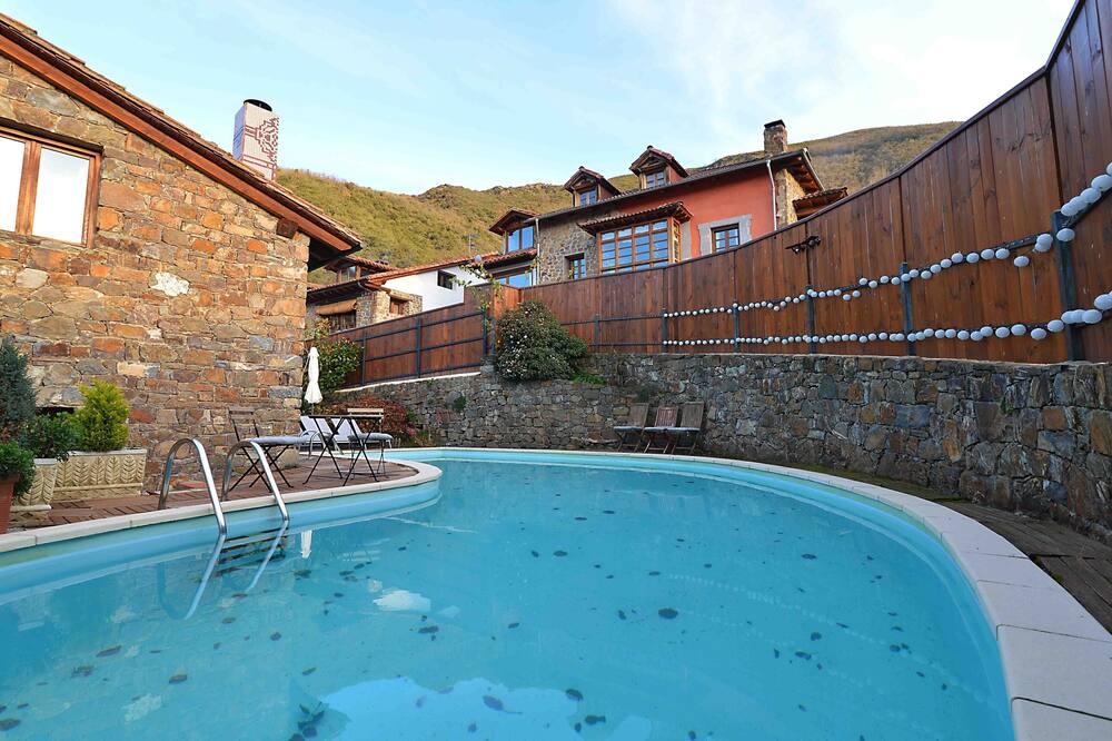 Photo of Outdoor in Tudes