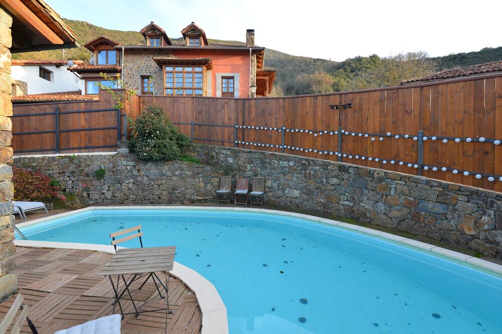 Photo of Outdoor in Tudes