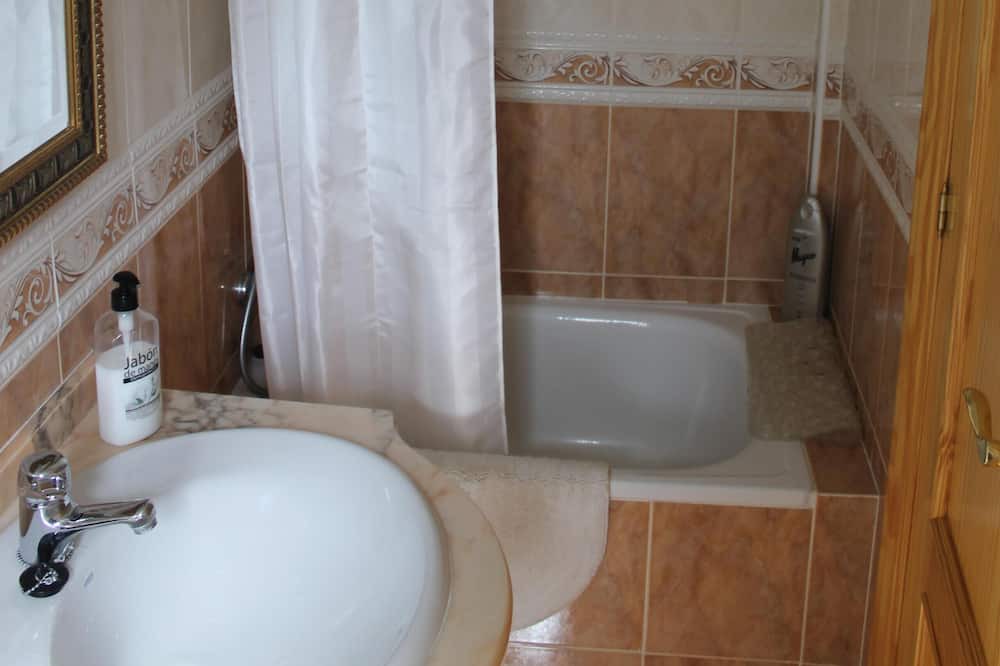 Photo of Bathroom in Marugan