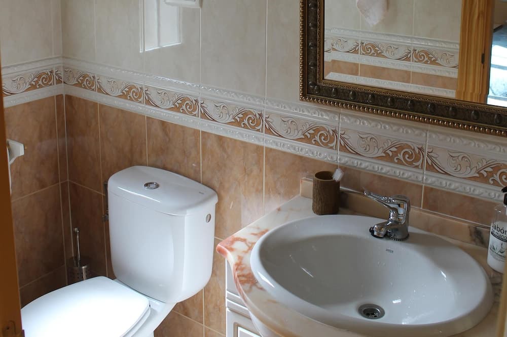 Photo of Bathroom in Marugan