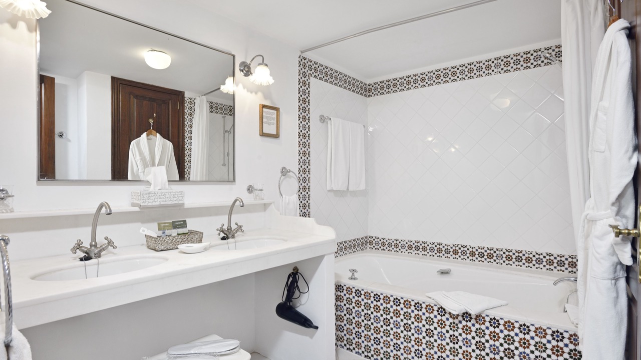 Photo of Bathroom in La Llotja-Born