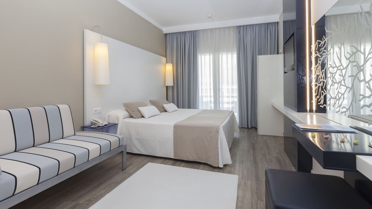 Photo of Bedroom in Almadraba-Canyelles