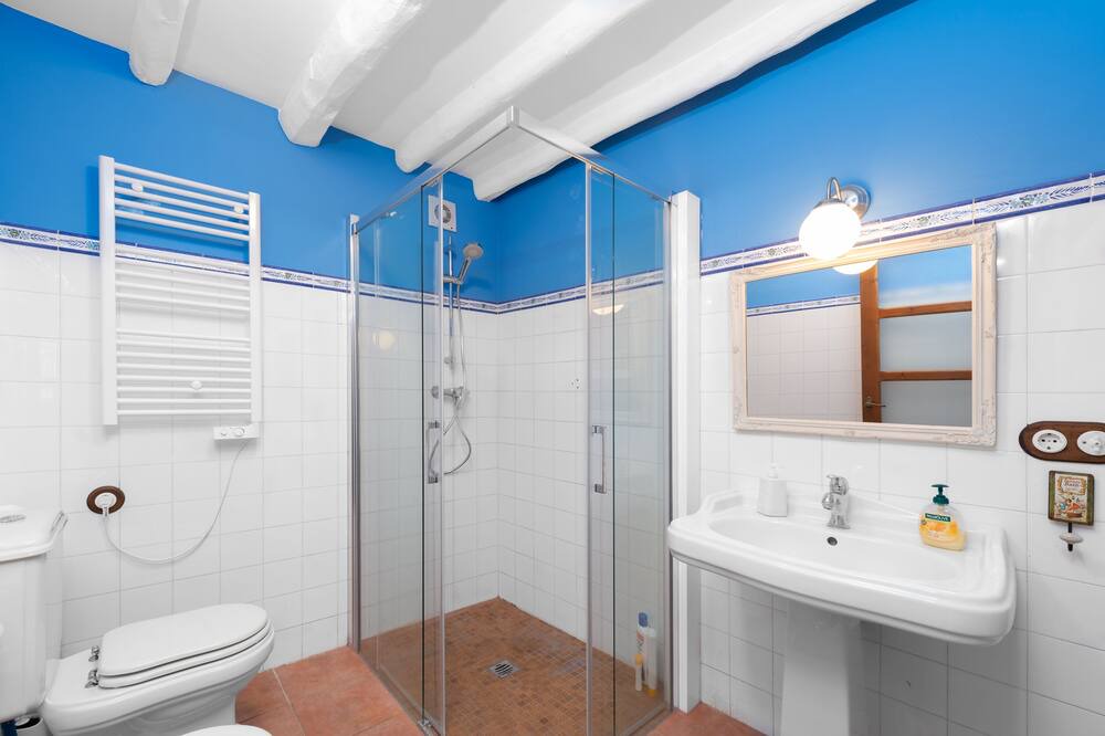 Photo of Bathroom in Ballobar