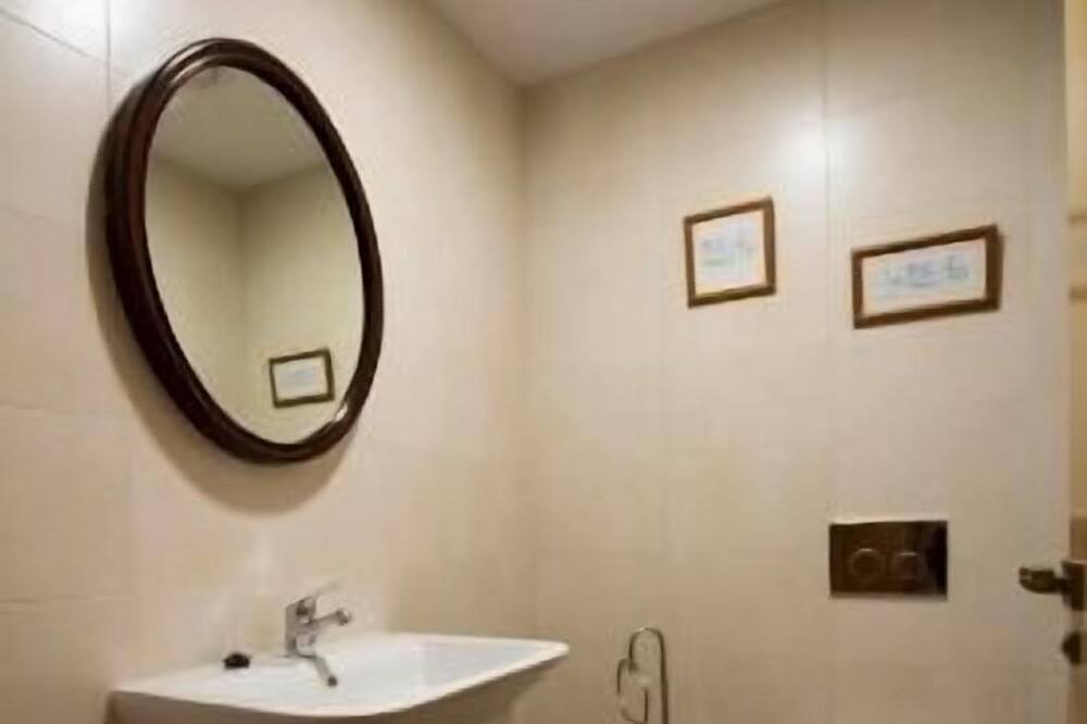 Photo of Bathroom in Obanos