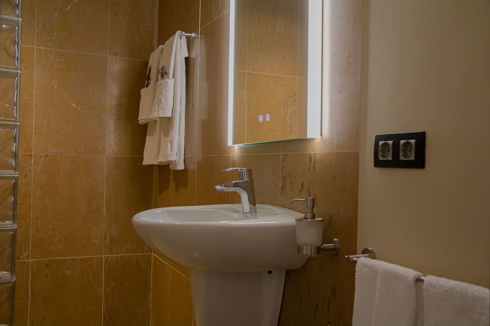 Photo of Bathroom in Porqueres