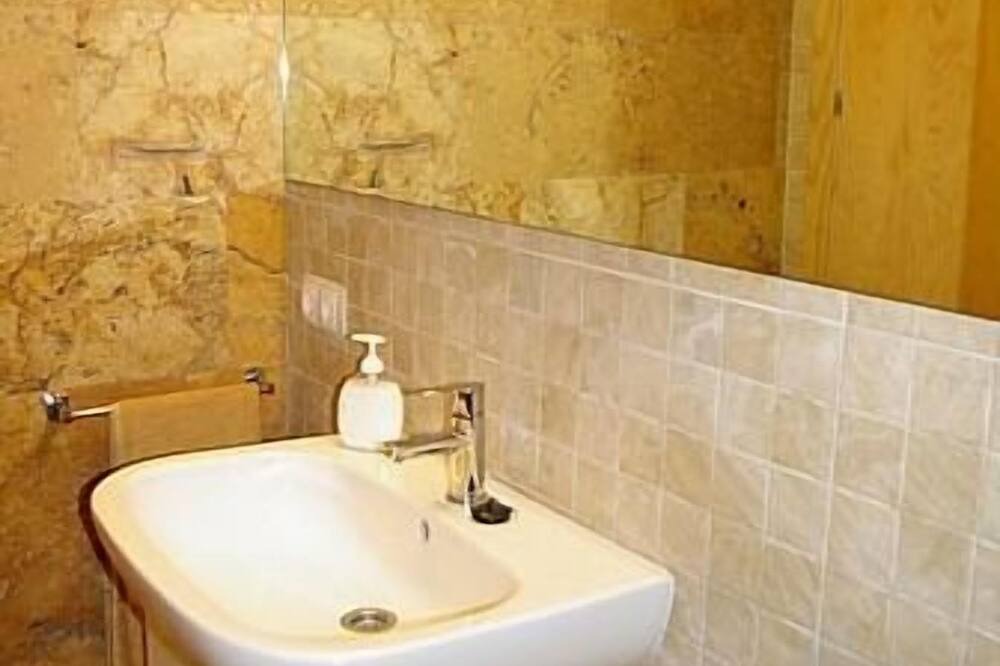 Photo of Bathroom in Fares