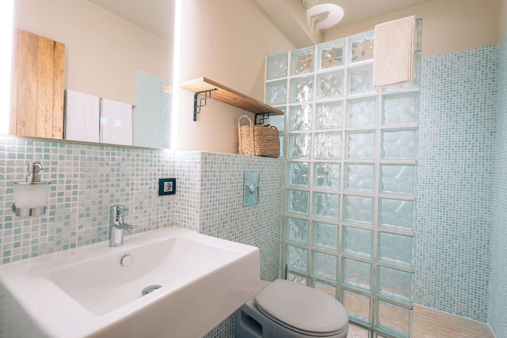Photo of Bathroom in Porqueres