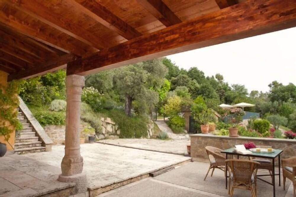 Photo of Patio Balcony in Porqueres