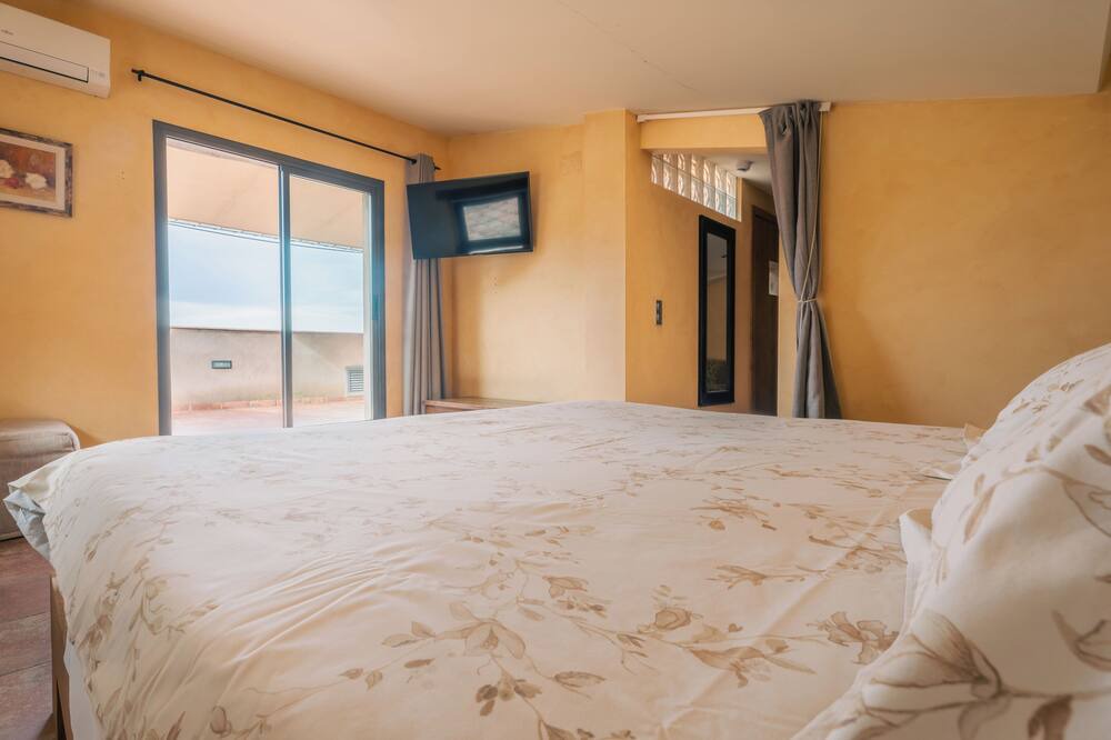 Photo of Bedroom in Porqueres