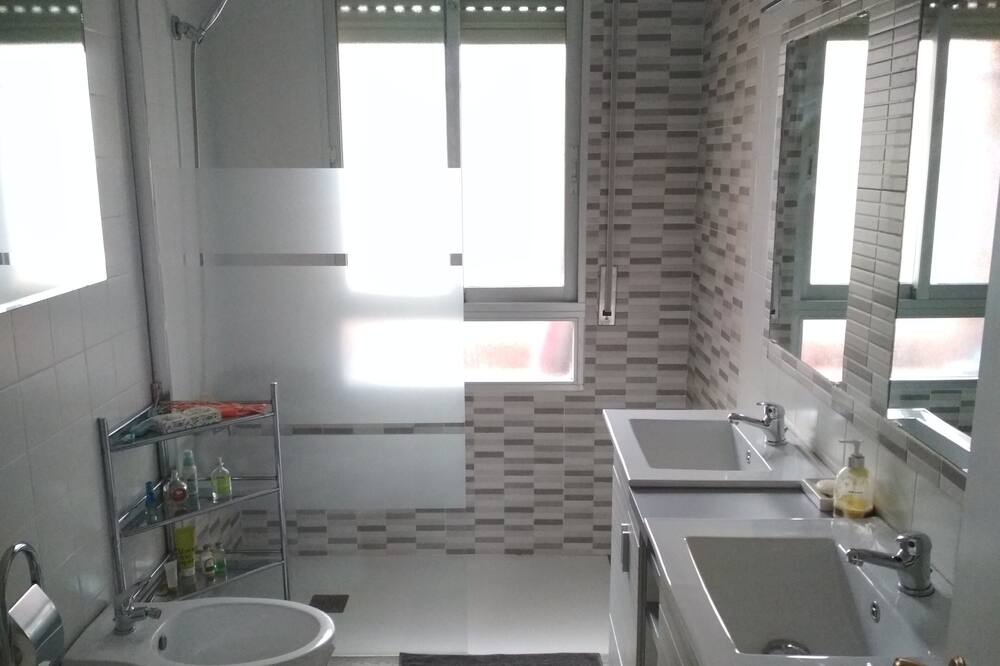 Photo of Bathroom in Logrono City Centre