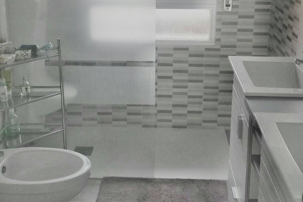 Photo of Bathroom in Logrono City Centre