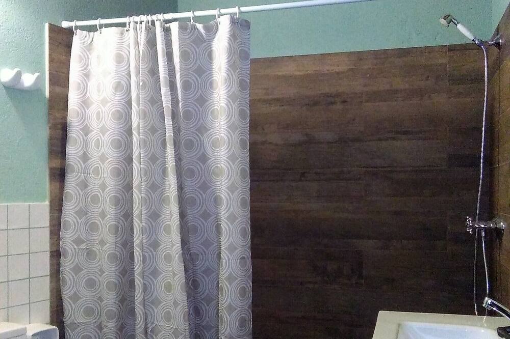 Photo of Bathroom in Palau-Sator