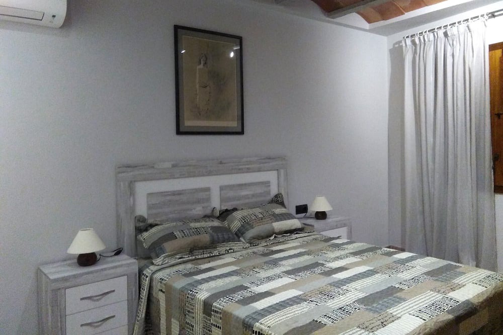 Photo of Bedroom in Palau-Sator