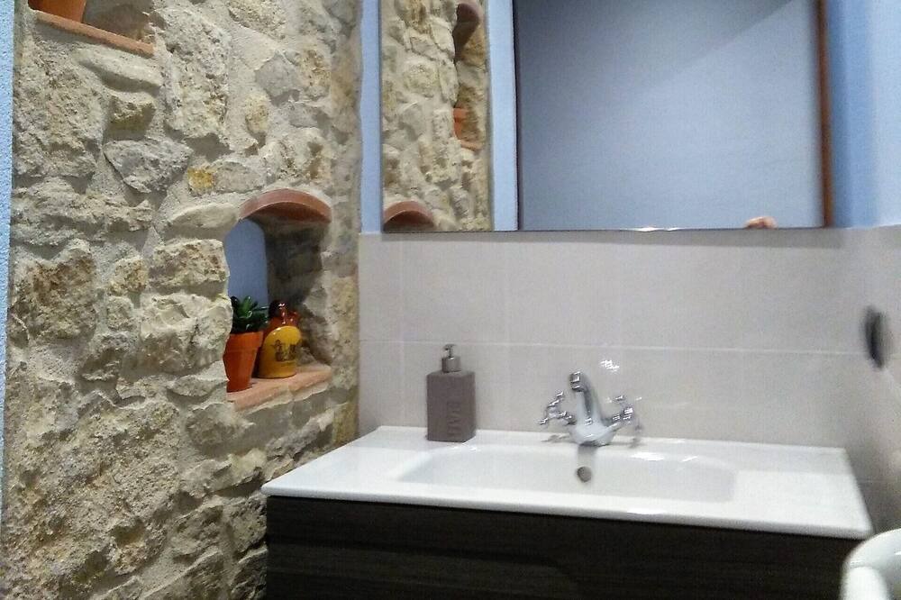 Photo of Bathroom in Palau-Sator
