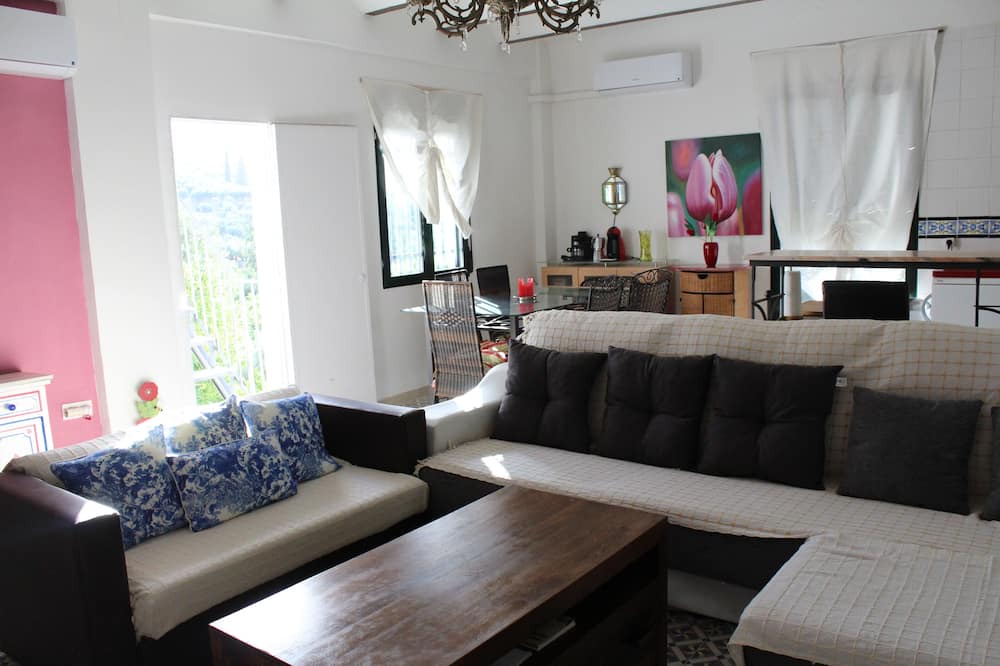 Photo of Livingroom in Bedmar y Garciez