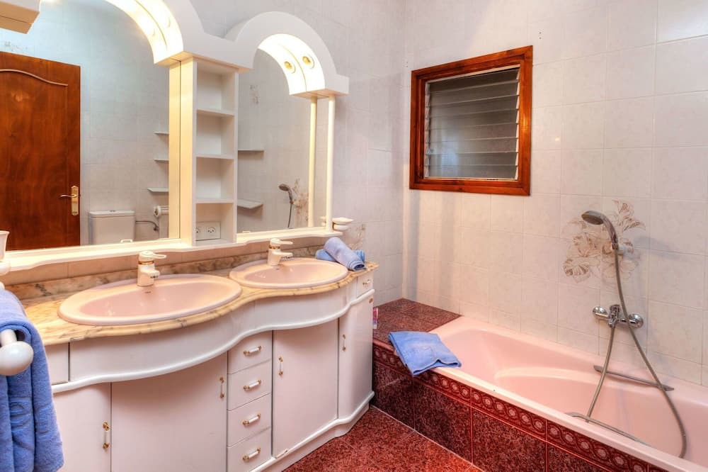 Photo of Bathroom in Can Carbonell