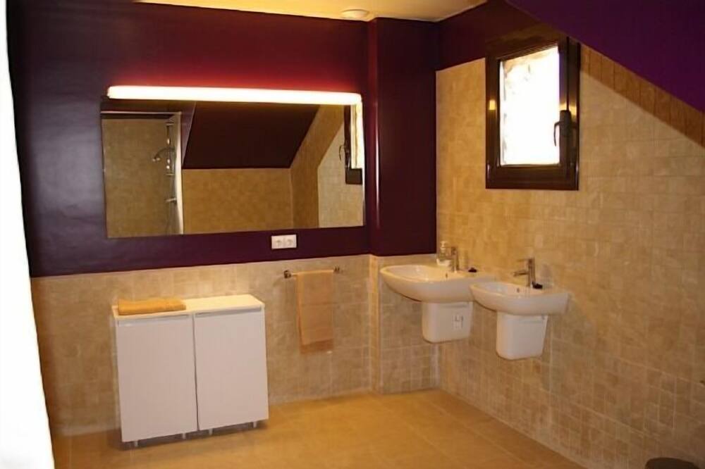 Photo of Bathroom in Fares
