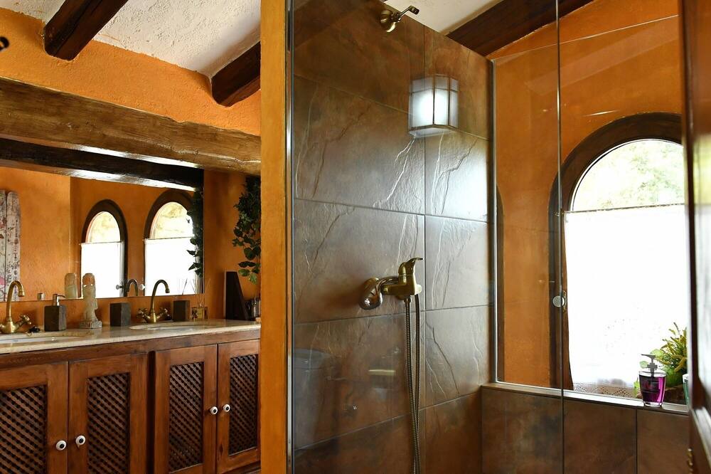 Photo of Bathroom in Forallac