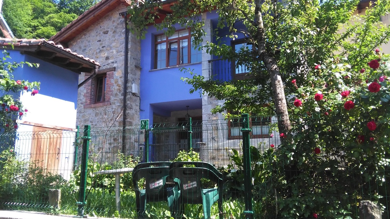 Photo of Buildings in Ponga