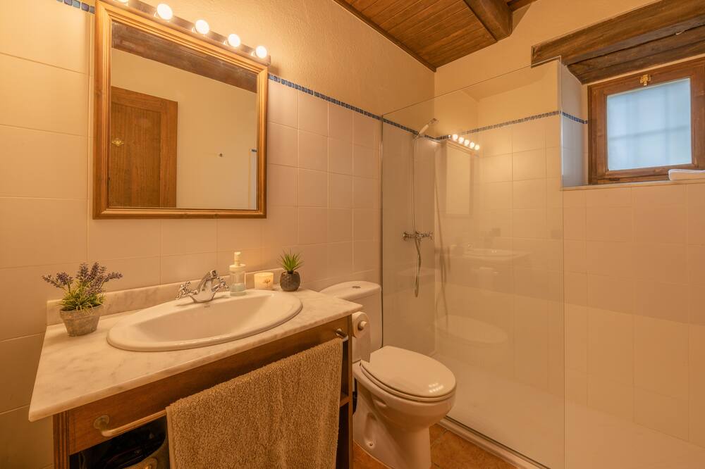 Photo of Bathroom in Camos