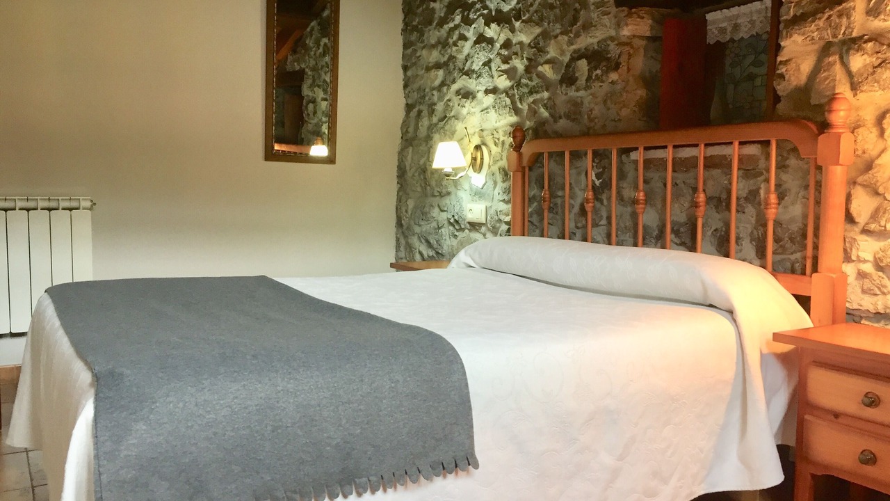 Photo of Bedroom in Cue