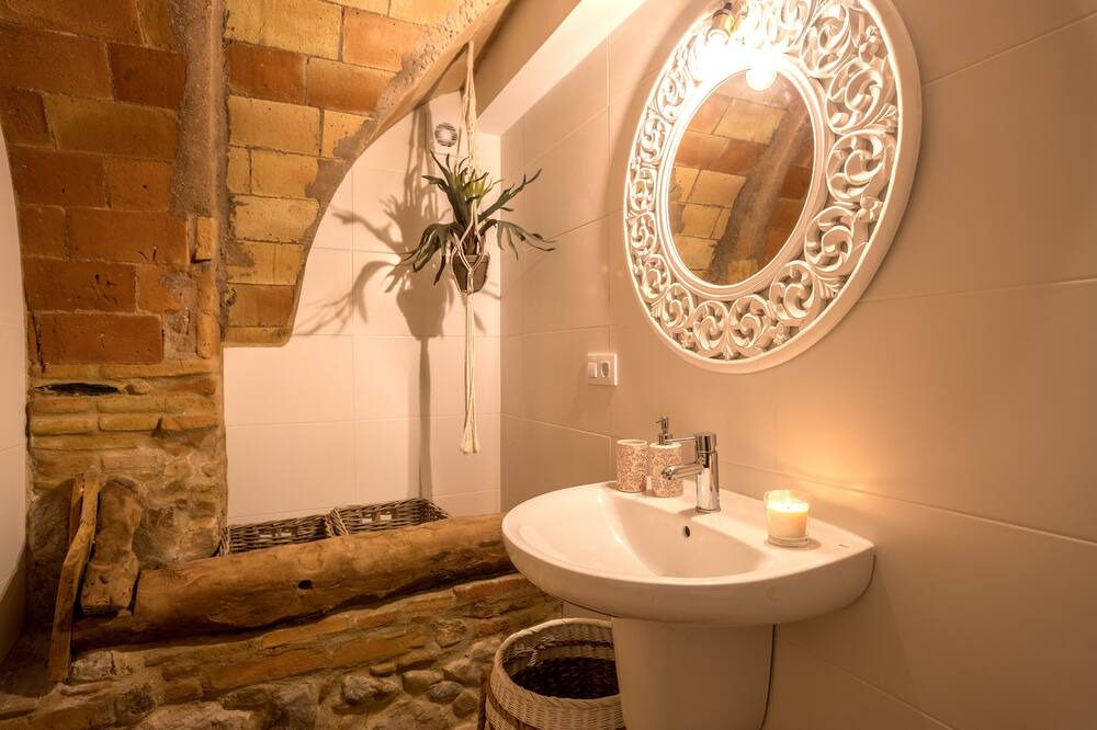 Photo of Bathroom in Perelada