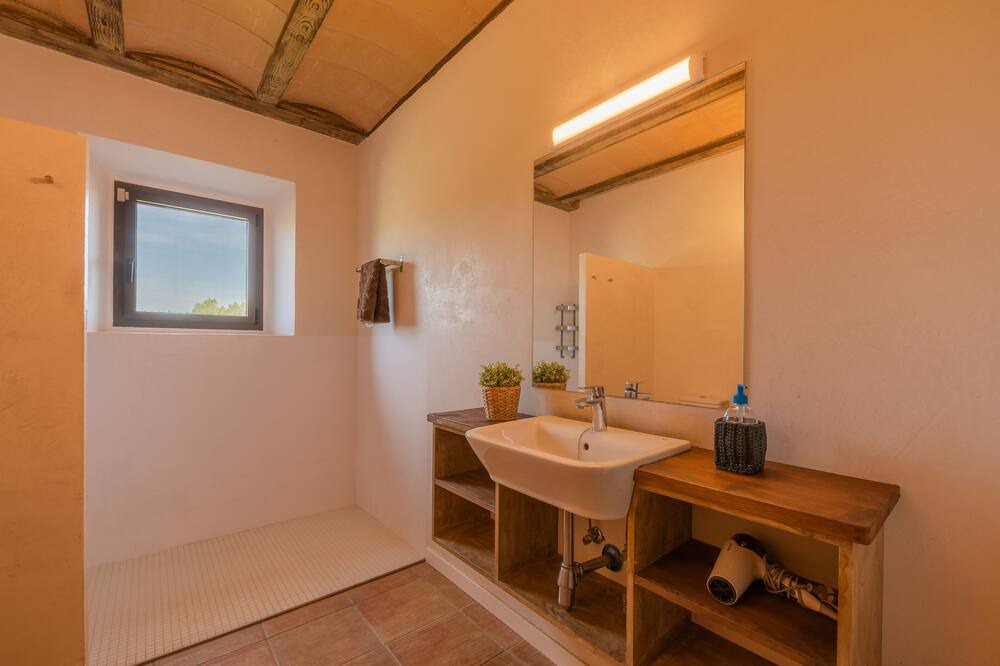 Photo of Bathroom in Verges
