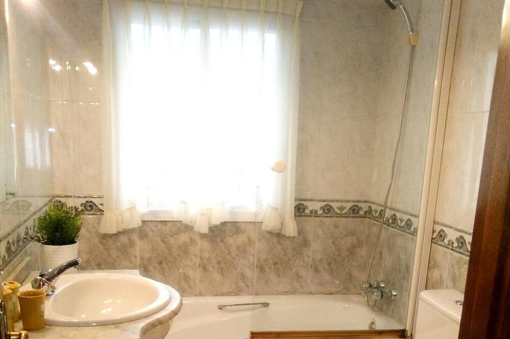 Photo of Bathroom in Oviedo City Centre