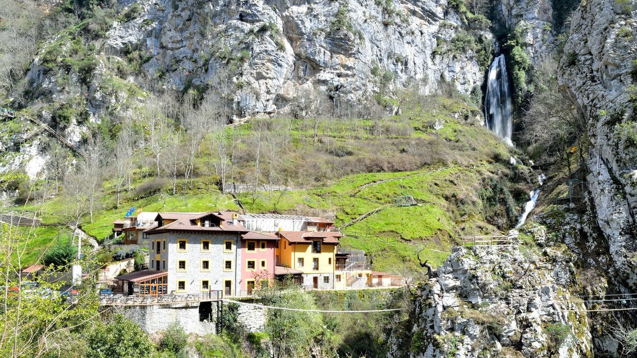 Photo of Buildings in Ponga