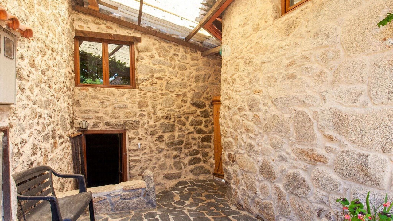Photo of Others in Panton