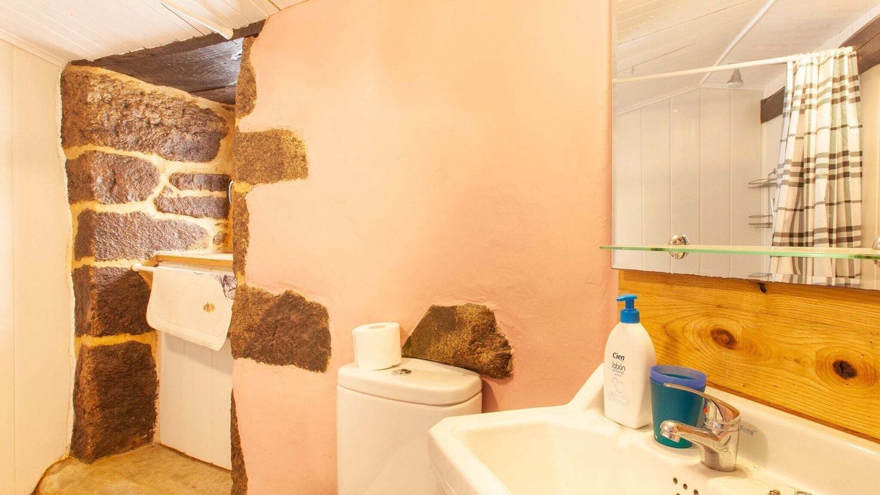 Photo of Bathroom in Panton