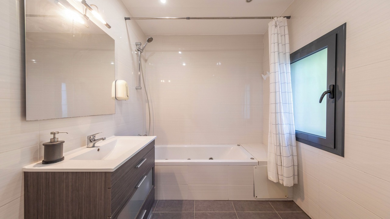 Photo of Bathroom in Bascara