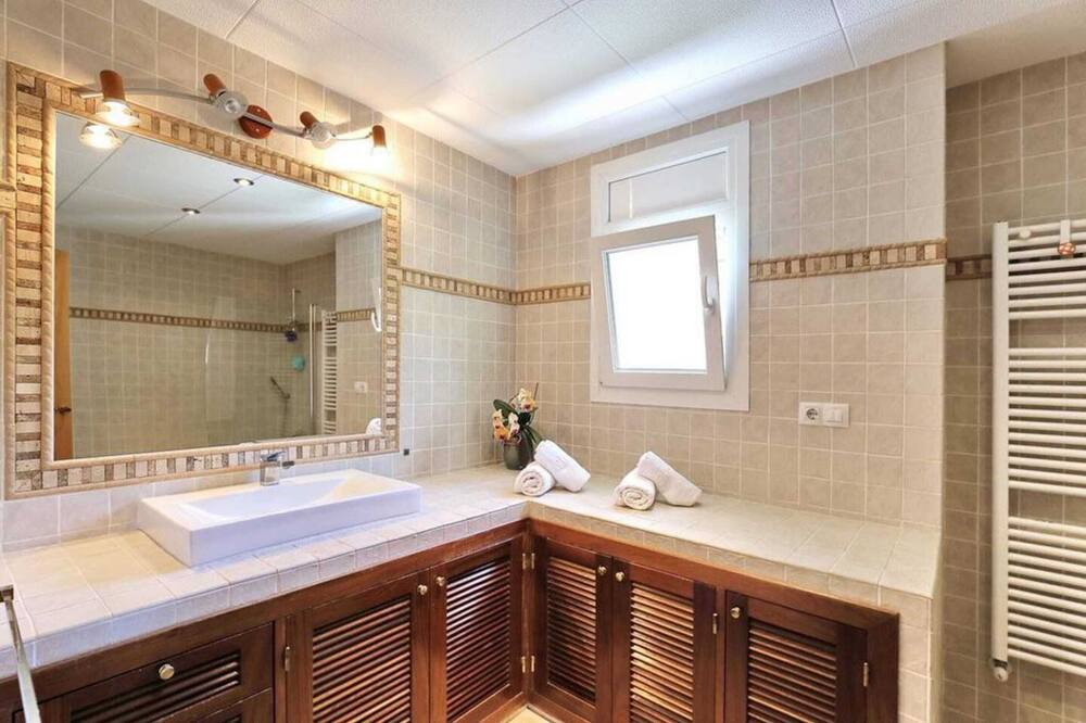 Photo of Bathroom in El Mas Isaac
