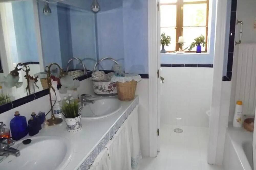 Photo of Bathroom in Pando