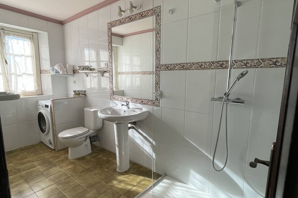 Photo of Bathroom in Novales