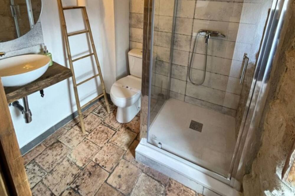 Photo of Bathroom in Iznatoraf