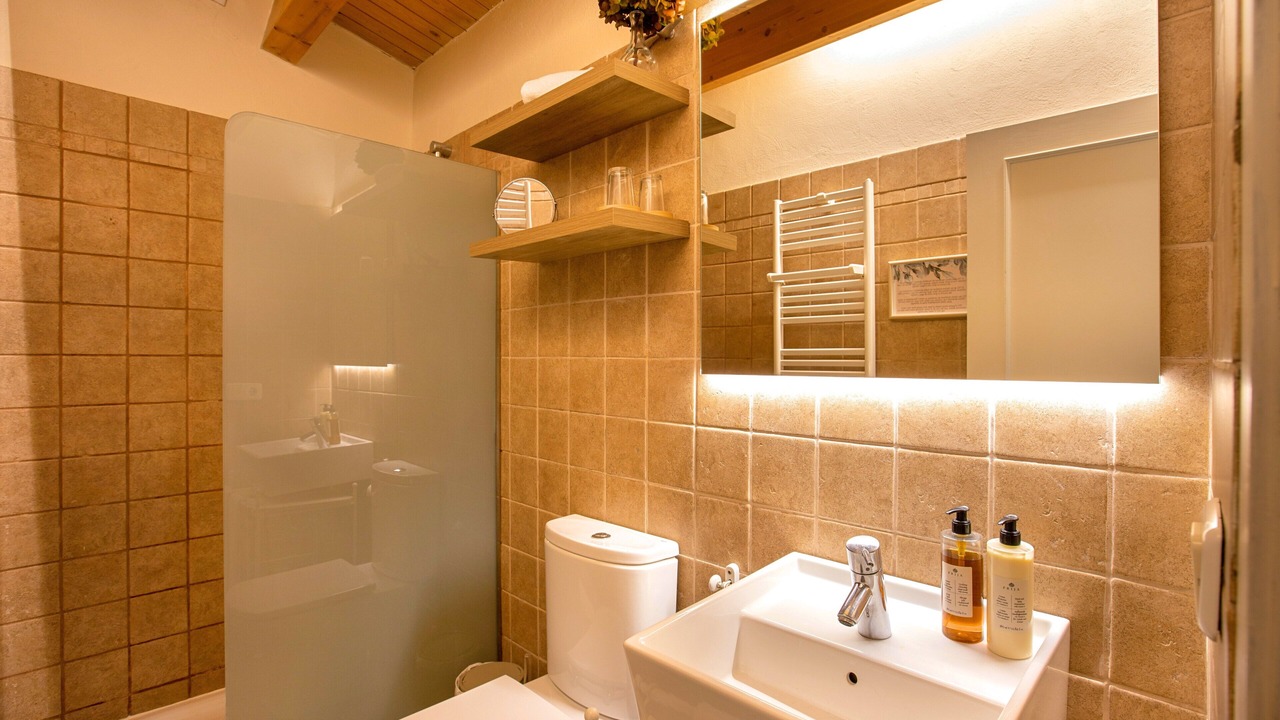 Photo of Bathroom in Palau-Saverdera