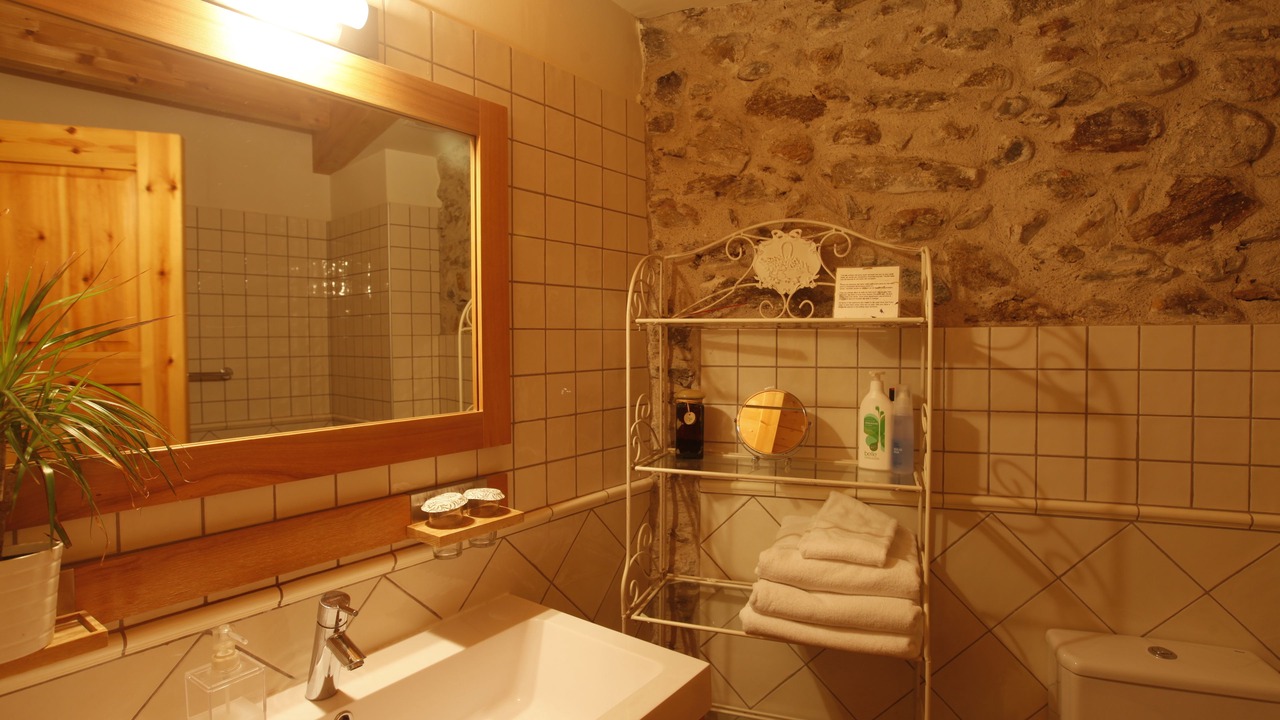 Photo of Bathroom in Palau-Saverdera