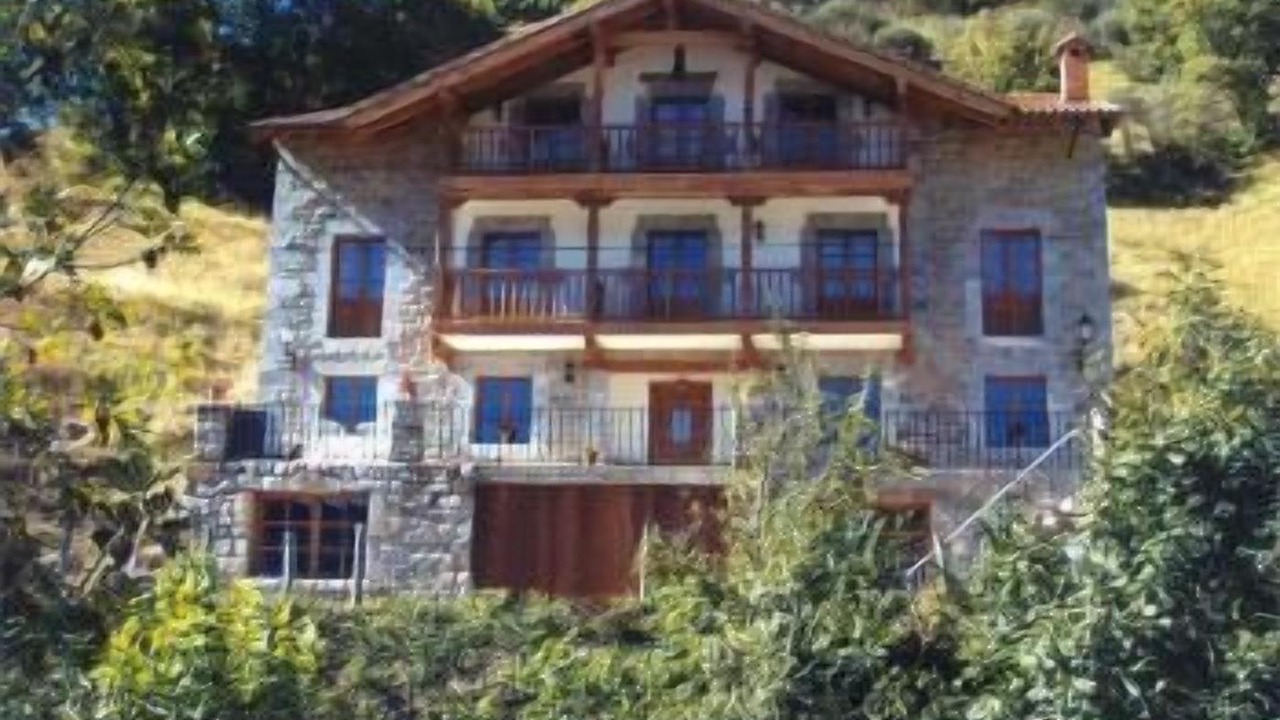 Photo of Buildings in Espinama