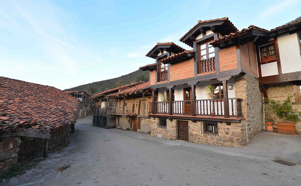 Photo of Outdoor in Tudes