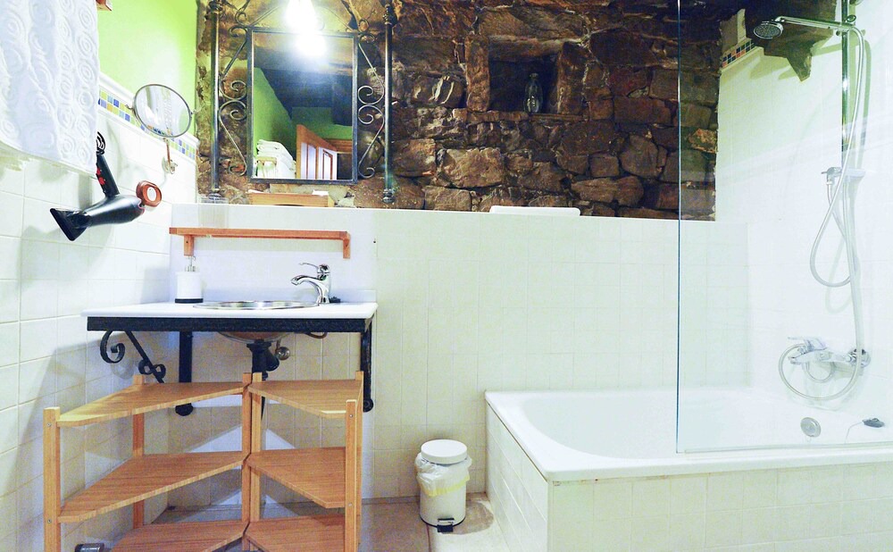 Photo of Bathroom in Tudes